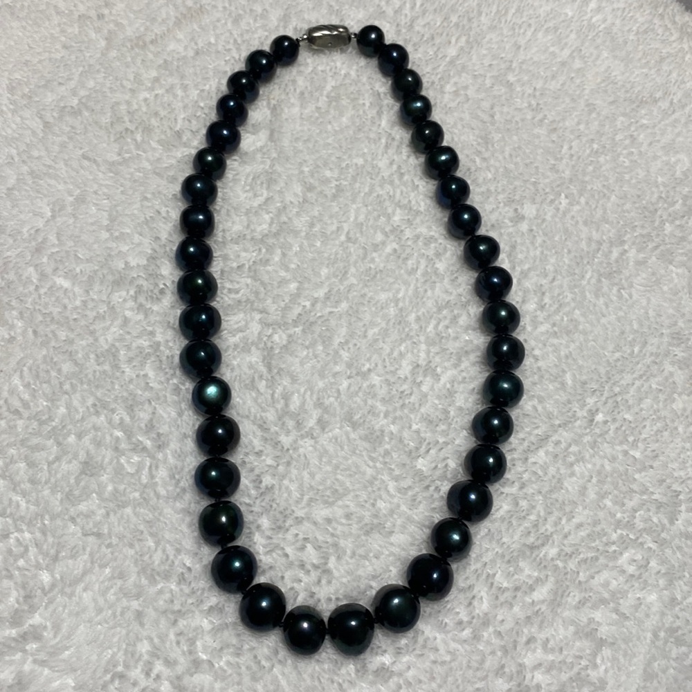 Black pearl necklace 16inch